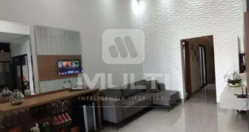 Casa com 3 quartos à venda na Cidade Jardim, Uberlândia 