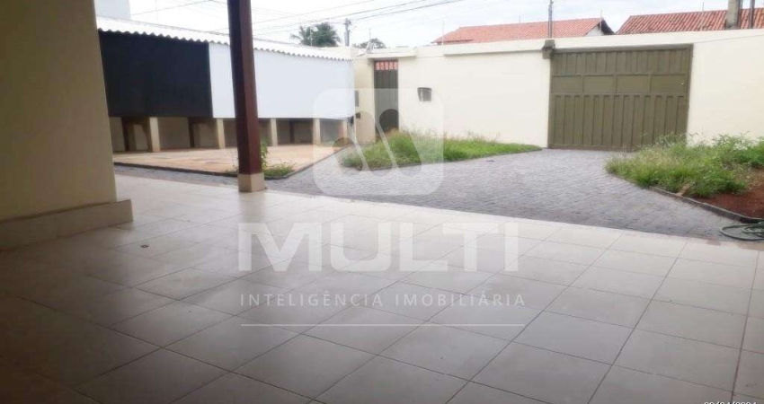 Casa com 5 quartos à venda na Cidade Jardim, Uberlândia 