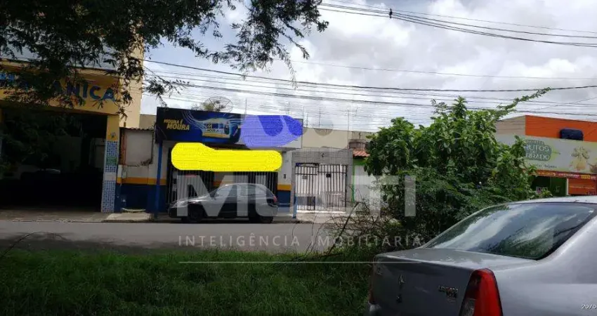 Casa comercial à venda no Luizote de Freitas, Uberlândia 