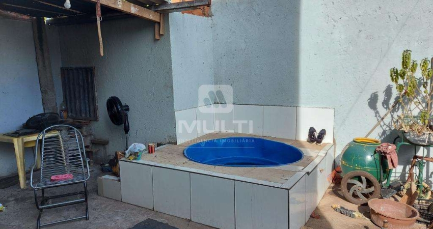 Casa com 5 quartos à venda no Shopping Park, Uberlândia 