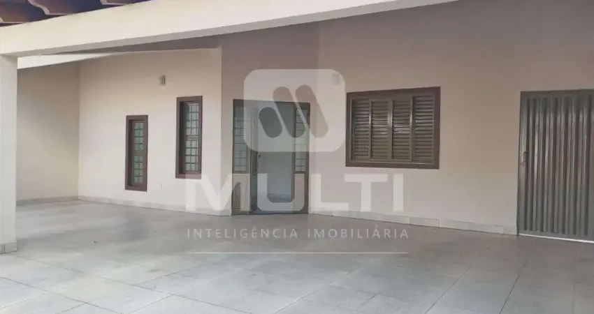 Casa com 3 quartos à venda no Custódio Pereira, Uberlândia 