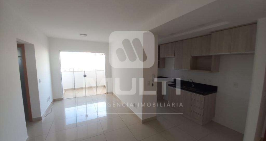 Apartamento com 3 quartos para alugar no Centro, Uberlândia 