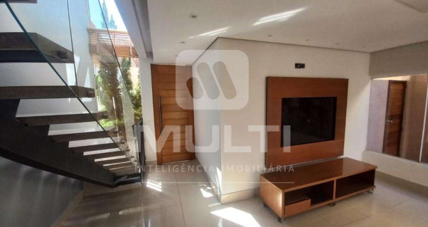 Casa em condomínio fechado com 3 quartos para alugar no Granja Marileusa, Uberlândia 