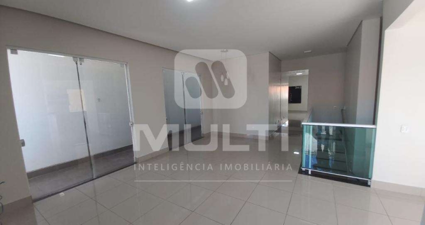 Casa com 3 quartos para alugar no Tabajaras, Uberlândia 