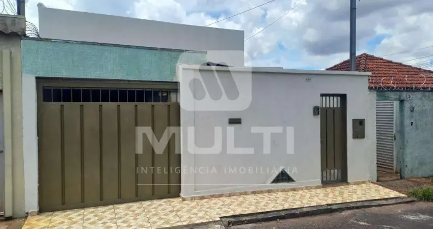 Casa com 3 quartos para alugar no Fundinho, Uberlândia 