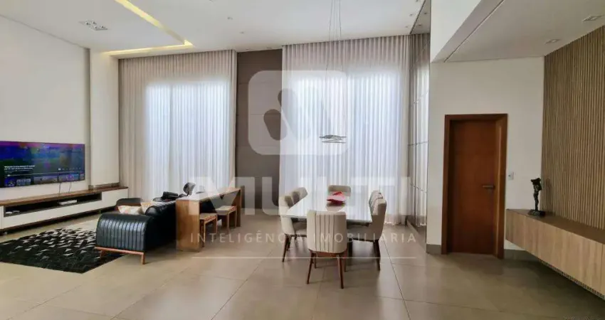 Casa em condomínio fechado com 3 quartos à venda em Laranjeiras, Uberlândia 