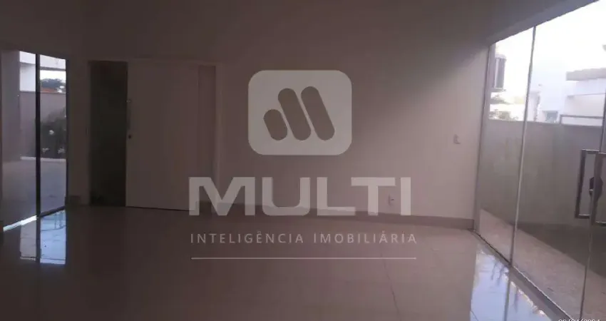 Casa em condomínio fechado com 3 quartos à venda no Jardins Barcelona, Uberlândia 