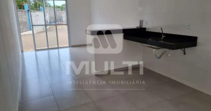 Casa em condomínio fechado com 2 quartos à venda no Residencial Pequis, Uberlândia 