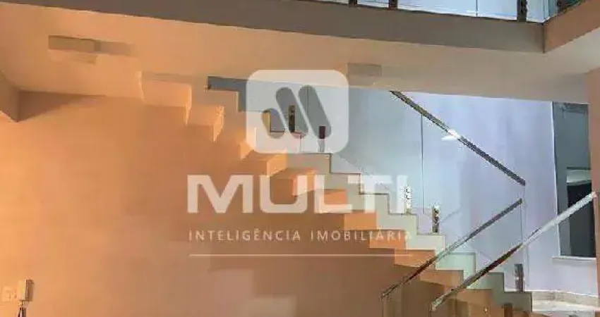 Casa com 5 quartos à venda em Laranjeiras, Uberlândia 