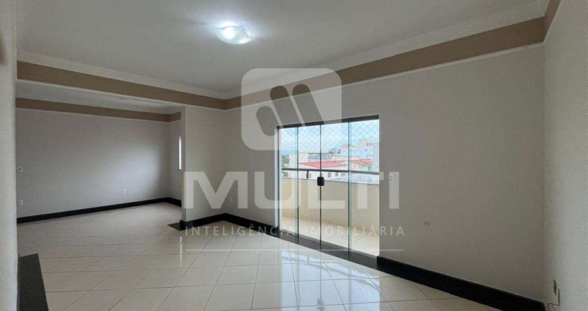 Apartamento com 3 quartos para alugar na Nossa Senhora Aparecida, Uberlândia 