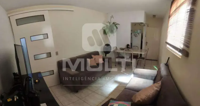 Apartamento com 3 quartos para alugar no Copacabana, Uberlândia 