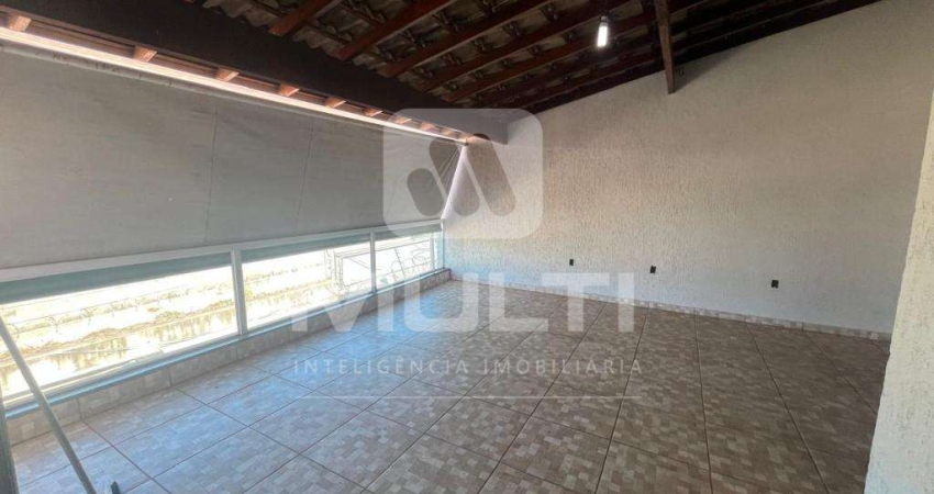 Apartamento com 3 quartos para alugar no Planalto, Uberlândia 