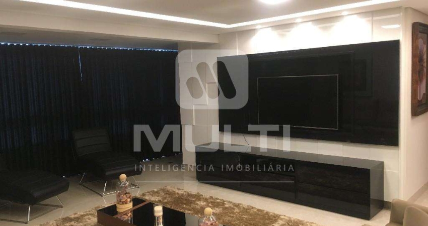 Cobertura com 4 quartos para alugar em Saraiva, Uberlândia 