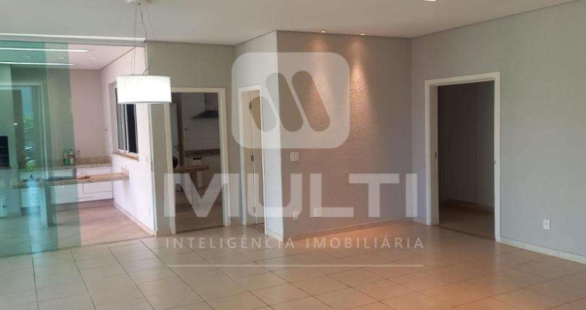 Casa em condomínio fechado com 4 quartos para alugar no Jardins Roma, Uberlândia 