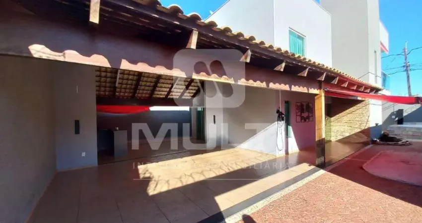 Casa com 3 quartos para alugar no Bosque dos Buritis, Uberlândia 