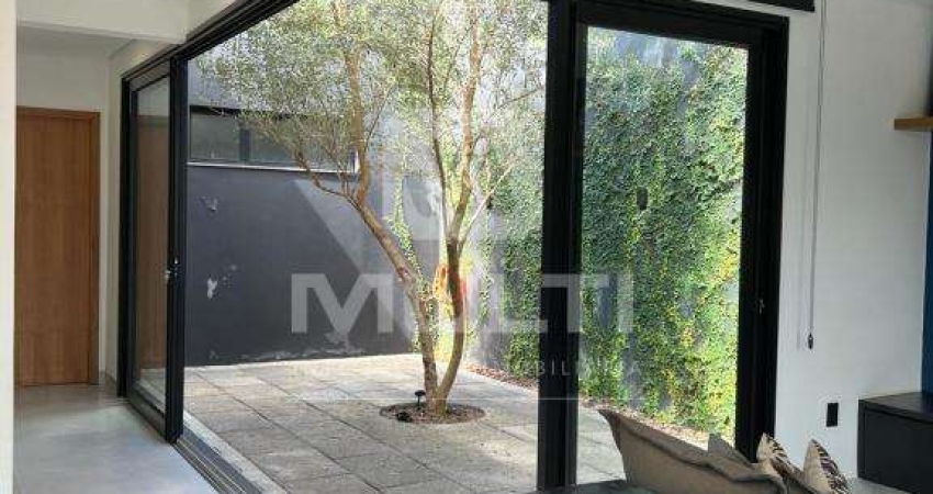 Casa com 3 quartos para alugar no Alto Umuarama, Uberlândia 