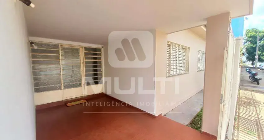 Casa com 3 quartos para alugar no Martins, Uberlândia 