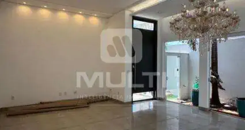 Casa em condomínio fechado com 3 quartos para alugar no Jardins Barcelona, Uberlândia 