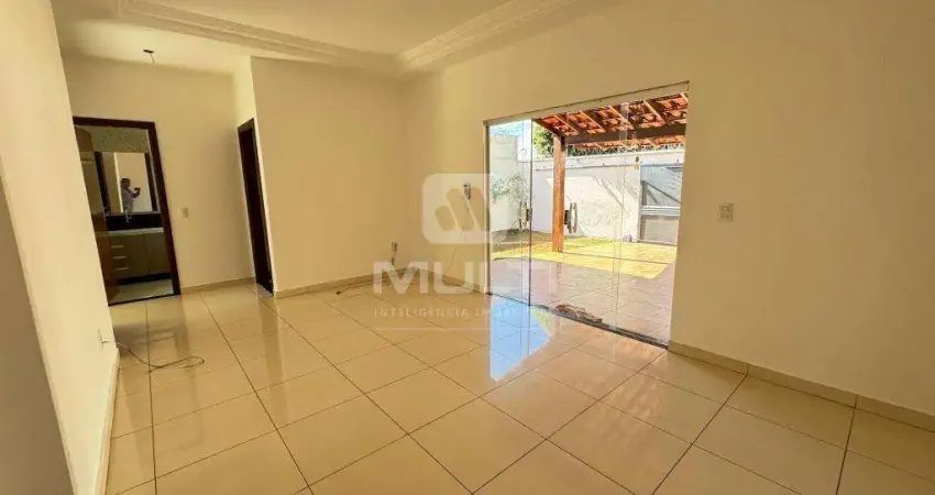 Casa com 3 quartos para alugar no Jardim Botânico, Uberlândia