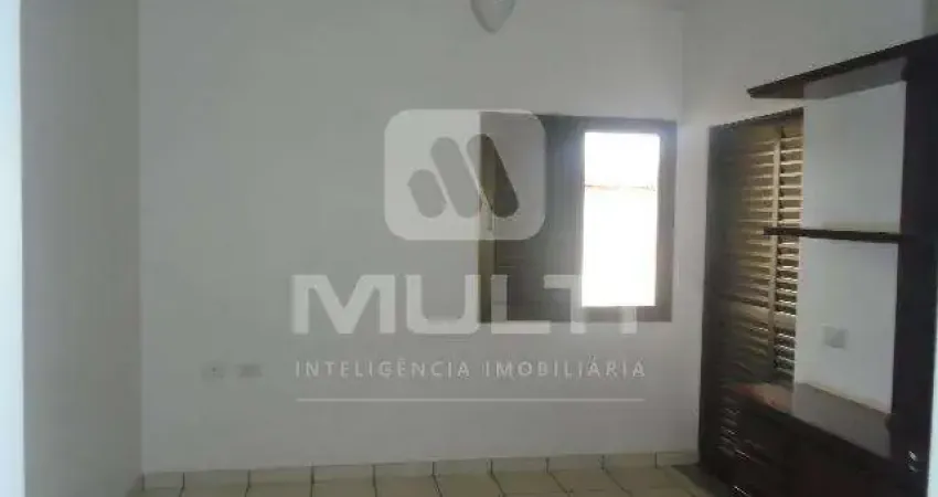 Casa com 4 quartos para alugar no Lidice, Uberlândia 