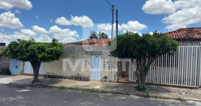 Casa com 3 quartos para alugar em Carajás, Uberlândia