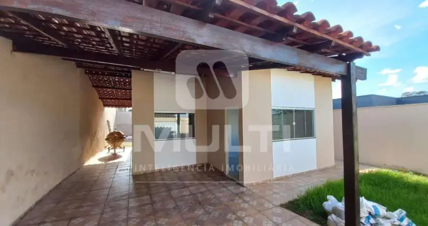 Casa com 3 quartos para alugar no Nova Uberlândia, Uberlândia 