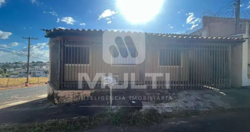 Casa com 3 quartos para alugar em Saraiva, Uberlândia 
