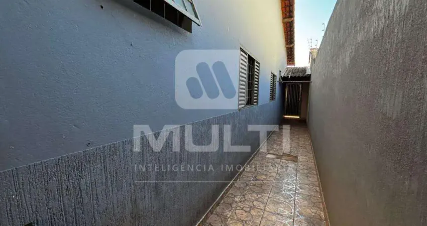 Casa com 4 quartos para alugar no Planalto, Uberlândia