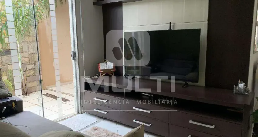 Casa com 3 quartos para alugar no Santa Mônica, Uberlândia