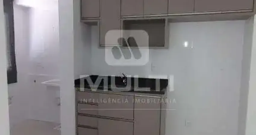 Apartamento com 3 quartos para alugar no Granja Marileusa, Uberlândia 