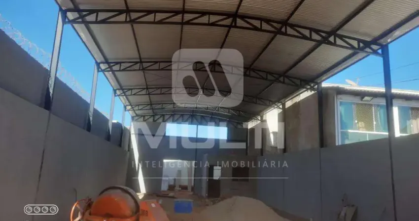 Barracão / Galpão / Depósito à venda no Marta Helena, Uberlândia