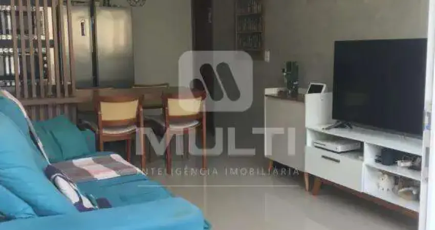 Casa com 2 quartos para alugar na Cidade Jardim, Uberlândia