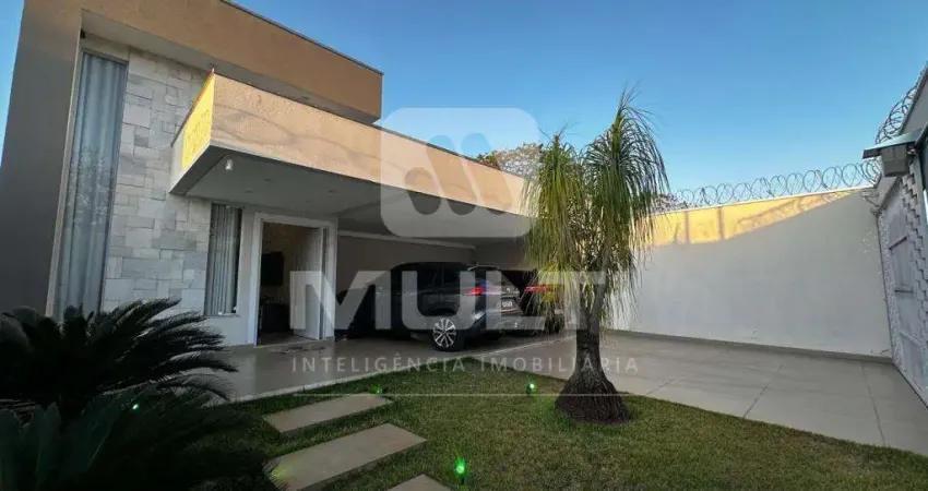 Casa com 3 quartos para alugar no Jardim Inconfidência, Uberlândia 