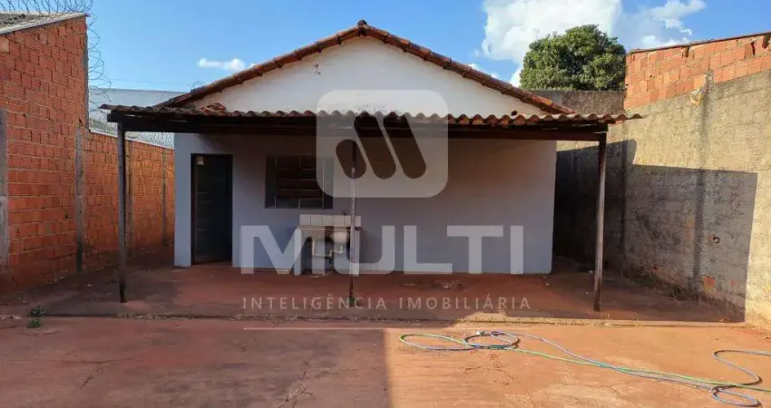 Casa com 2 quartos para alugar no Taiaman, Uberlândia 