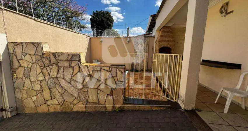 Casa com 3 quartos para alugar no Vigilato Pereira, Uberlândia 