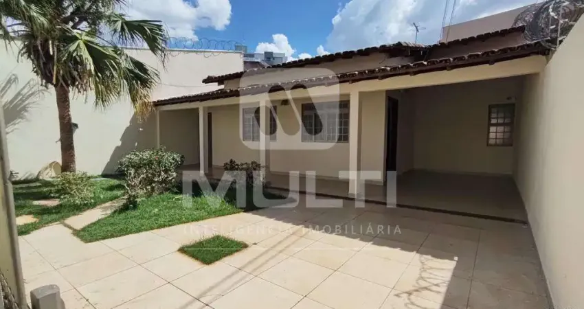 Casa com 3 quartos para alugar no Santa Mônica, Uberlândia