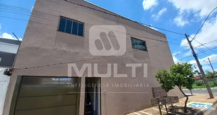 Apartamento com 3 quartos para alugar no Jardim Europa, Uberlândia 