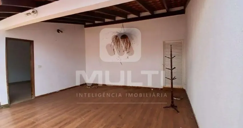 Casa com 3 quartos à venda na Cidade Jardim, Uberlândia