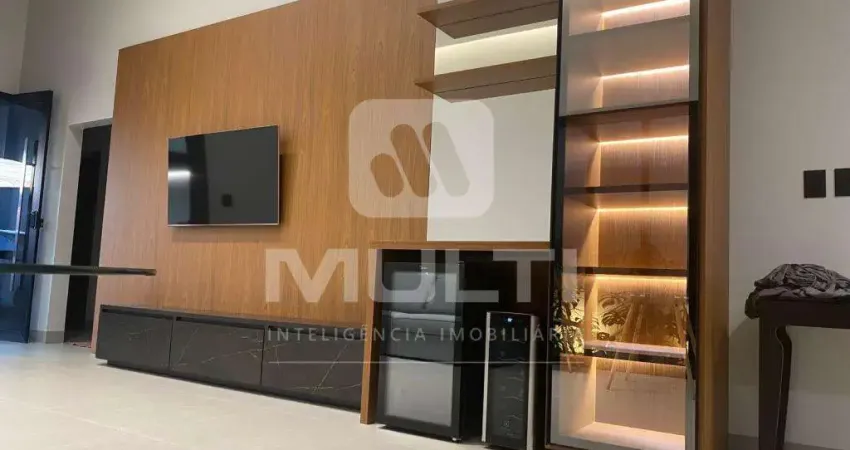 Casa com 3 quartos para alugar em Granada, Uberlândia