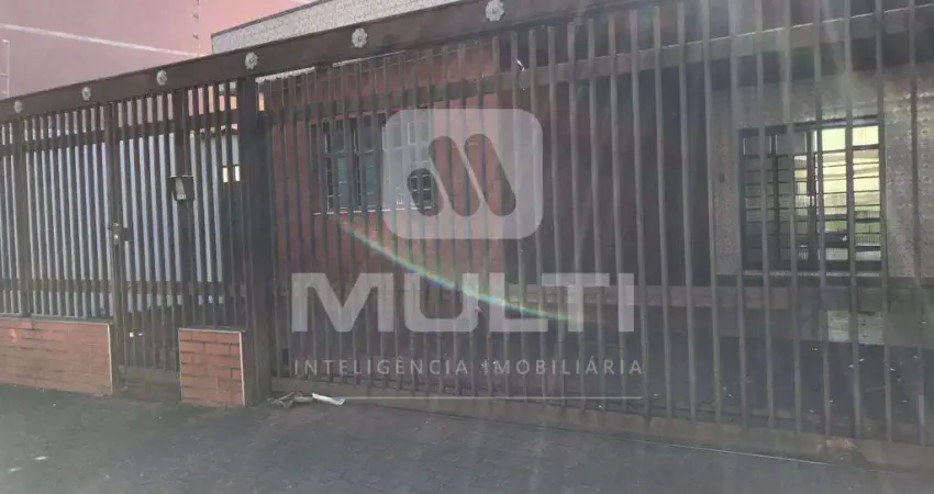 Casa comercial para alugar no Bom Jesus, Uberlândia 