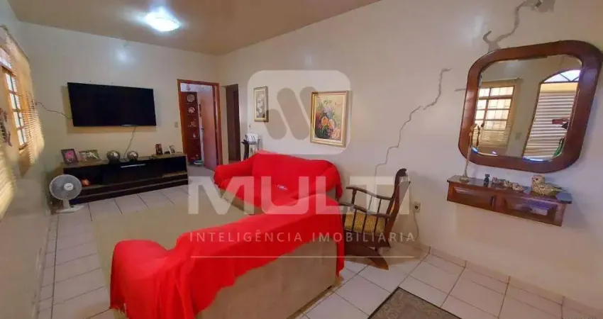 Casa com 3 quartos à venda na Cidade Jardim, Uberlândia