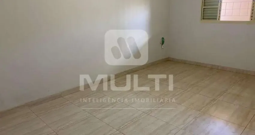 Casa com 4 quartos para alugar no Presidente Roosevelt, Uberlândia
