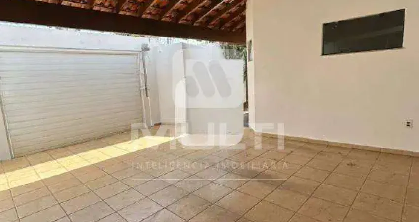 Casa com 4 quartos para alugar no Jardim Karaíba, Uberlândia
