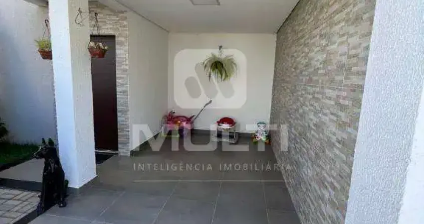 Casa em condomínio fechado com 3 quartos para alugar no Jardim Inconfidência, Uberlândia
