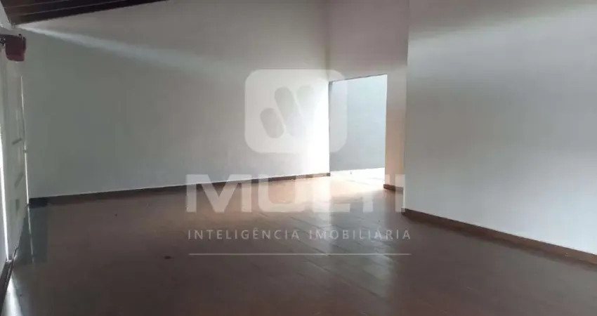 Casa com 3 quartos para alugar em Laranjeiras, Uberlândia