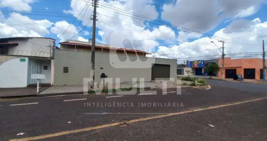Casa com 2 quartos para alugar no Daniel Fonseca, Uberlândia