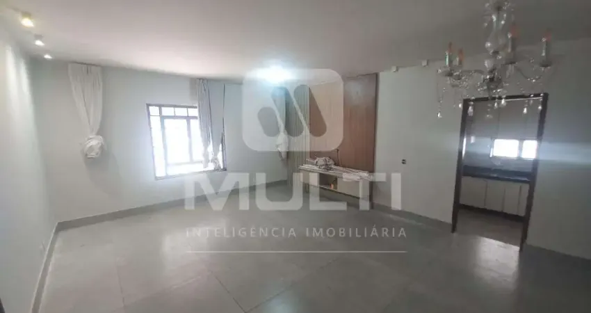 Casa com 3 quartos à venda na Cidade Jardim, Uberlândia
