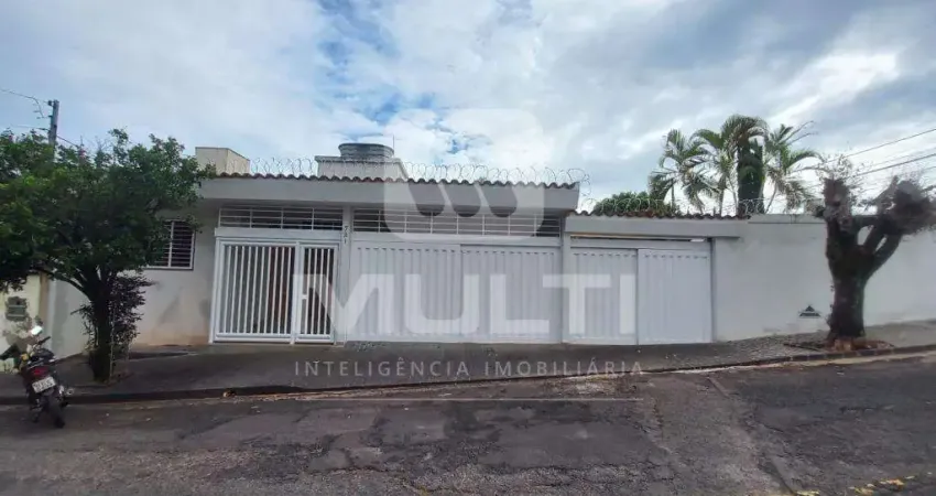 Casa com 3 quartos para alugar no Vigilato Pereira, Uberlândia