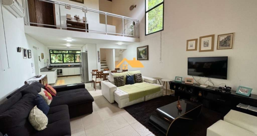 Barra do Una, São Sebastião-SP: 4 quartos, 3 suítes, 2 salas, 4 banheiros, 2 vagas de garagem, 204m².