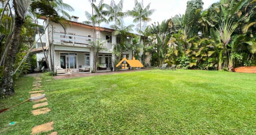 Casa de luxo em condomínio à venda em Barra do Sahy, São Sebastião-SP: 6 quartos, 6 suítes, 3 salas, 7 banheiros, 3 vagas, 580m².